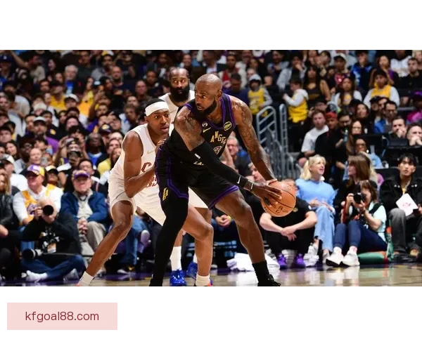 湖人骑士首发对决詹姆斯冲历史总胜场王东契奇复出迎战哈登焦点之夜