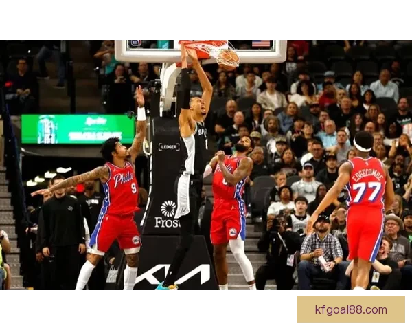 全队起立为卡斯尔庆祝三双创纪录邓肯19年历史比肩文班赞其本就优秀