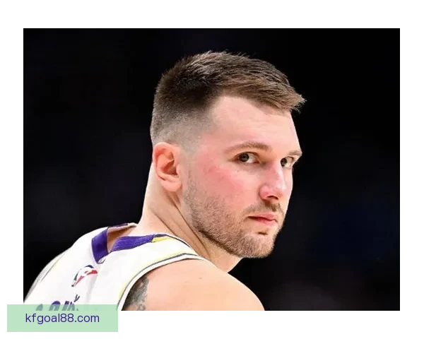 力压KD文班东契奇单月600分再夺大奖詹姆斯转发海报高调祝贺