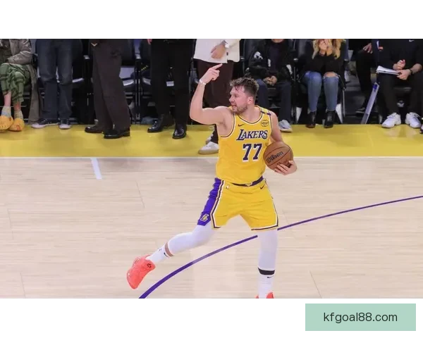 雷霆大胜湖人取得四连胜 SGA贡献28分7篮板7助攻 东契奇伤退终场12600